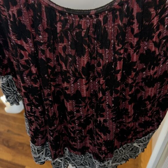 Free People Chloe Cold Shoulder Cherry Combo Floral Keyhole  Blouse - Picture 9 of 10